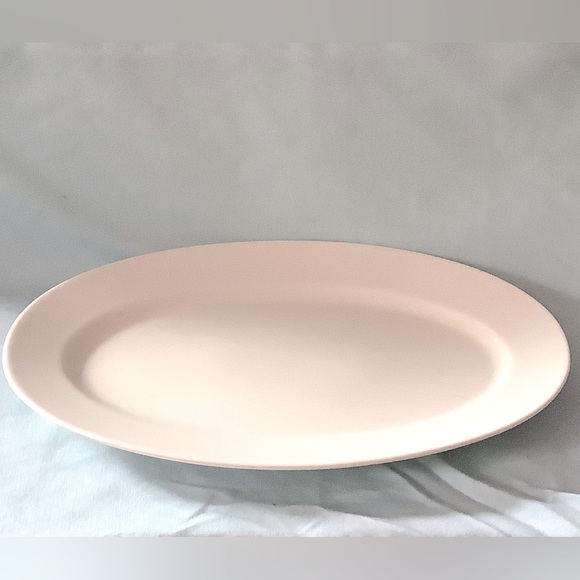 Wedgewood Vogue Ivory Oval Platter 12 1/2”
